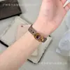 Nuevo diseño de hebilla en forma de U, delgado y elegante, adecuado para correas de cuero de Apple Watch iWatch 11 y Huawei GT6/5, una correa de reloj premium