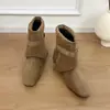 Chegada Nova Outono 2026 Bico Fino Salto Bloco Salto Baixo Botas Curtas Femininas Calçados Externos Fivela de Cinto Sapatos de Salto Baixo Botas Curtas