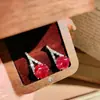 Exquisito Collar de Corindón Rojo Diamantado de Alto Carbono con Colgante de Diamante Corte Princesa, Conjunto Transfronterizo Europeo y Americano, Anillo y Pendientes de Alta Gama