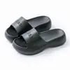 Sandalias de Verano Casuales Versátiles de EVA Suave con Suela Gruesa Antideslizante para Interiores para Parejas Sandalias Creativas con Letras en Inglés para Hombre y Mujer