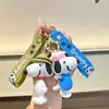 Pingente de chaveiro Snoopy de desenho animado da moda, acessório para bolsa de casal de barraca de rua, pequeno presente para máquinas de garra, atacado