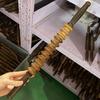 Produtos de Segunda Linha com Pequenos Defeitos de Barracas de Feira Noturna: Massageador de Madeira de Asa de Frango, Massageador de Quatro Rodas tipo Rolo para Desobstrução de Meridianos
