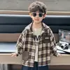 Jaqueta de outono para meninos 2026 novo estilo infantil outono estilo coreano legal com capuz top bebê primavera e outono estiloso moderno