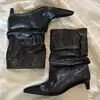 Botas de tornozelo retrô de bico fino com salto gatinho e cano largo, novas da moda outono/inverno 2026, botas curtas de cano médio para mulheres