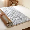 Colchón blando de alquiler para dormitorio de estudiantes, colchón individual con acolchado de algodón acolchado, alfombrilla refrigerante de ratán de hielo de rejilla azul grande engrosada, protector de cama de seda helada