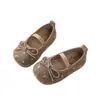 Zapatos retro de ante de lana con suela antideslizante para niña, nueva colección primavera/otoño 2026, zapatos casuales estilo coreano con lunares y suela blanda tipo Birkenstock
