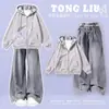 Conjunto de Chaqueta Informal con Capucha de Manga Larga para Niños de Talla Mediana a Grande con Diseño Versátil y Pantalones de Mezclilla Modernos