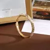Pulsera de Aleación Incrustada de Diamantes con Flor Esmaltada en Bloques de Color, Pulsera Personalizada de Alta Gama, Joyería de Mano Versátil, Pulsera al por Mayor