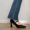 Salto Alto Feminino Estilo Francês Retrô Minimalista Outono 2025 Novo Sapato de Tira Única com Salto Bloco para Saia
