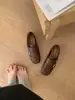 Zapatos de Cuero Tallado Estilo Barroco Retro Británico para Mujer 20565 Modelo Nuevo Mocasines Brogue con Aumento Oculto de Altura