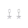 Aretes colgantes de acero de titanio de Patricio Estrella, un accesorio de moda y versátil para hombres, con un diseño simple y elegante. También disponible como joyería ligera de alta gama para mujer, al por mayor