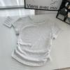 Camiseta de manga corta ajustada con hombros descubiertos para mujer, ropa de verano para mujer, diseño plisado con hilo, estilo "Pure Desire Wind".
