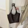Nuevo diseño de nicho estilo coreano, versátil para el trabajo, cuero suave, retro, gran capacidad, bolso para madre e hijo, bolso de mano para mujer, se puede llevar en la mano o colgar al hombro