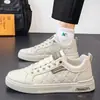 Nuevos zapatos casuales de cuero para hombre, zapatillas blancas versátiles, modernas y a la moda, zapatos casuales para deportes al aire libre