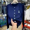 Cardigã Suéter de Urso Bordado Feminino Outono e Inverno 2024 Novo Jaqueta Curta de Cintura Alta Moda Suéter Básico Pequeno