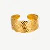 Pulseira Flor de Aço Inoxidável Estilo Europeu e Americano Tyna Transfronteiriça para Mulheres de Alto Temperamento Pulseira de Aço Titânio Ouro 18k Joias Estilo INS