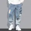 Jeans com Estampa de Letras Novo Estilo de Verão para Homens, Calças Jogger Cartoon Largas de Marca Tendência, Jeans com Cordão Ins para Homens