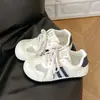 Tênis de Treino Alemão Verão 2026 Feminino com Malha e Biqueira Larga, Cadarços de Fita Poá, Tênis Respiráveis, Sapatos Baixos Retro Color Block