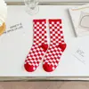 Calcetines para Mujer en Otoño e Invierno Nuevo Estilo Ins de Celebridad de Internet Calcetines para Mujer Cuadros Moda Calcetines de Media Pantorrilla Calcetines a Cuadros para Mujer Venta al por Mayor