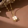 Collar de Acero de Titanio de Lujo con Incrustaciones de Diamante Estilo Coreano para Mujer, Colgante de Trébol de Cuatro Hojas con Cierre de Seguridad, Cadena para Clavícula de Alta Gama de Celebridades de Internet al por Mayor