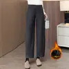 Pantalones de Scimitarra Globos de Lana Marrón Dorado para Mujer Otoño e Invierno 2025 Nuevos Pantalones Casuales Harem de Terciopelo Engrosado de Nueve Puntos