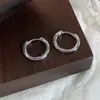 Novos Brincos de Argola Grandes Estilosos e Versáteis com um Toque de Luxo Leve e de Alta Qualidade, Ear Cuffs Femininos, Brincos de Argola Lisos Únicos, Tarraxas