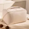 Nuevo Producto 2026 Bolsa de Maquillaje de Almohada de Cuero Bolsa de Almacenamiento Portátil para Viajes Gran Capacidad Bolsa de Artículos de Tocador con Compartimentos Venta al por Mayor de Fábrica
