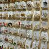 Pendientes retro vintage de la época medieval, de entrada de nicho, de lujo, de alta gama, de moda, estilo cortesano, elegantes pendientes de perlas.