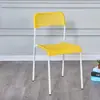 Fabricante de sillas de comedor casuales minimalistas modernas suministra silla con respaldo silla de plástico con agujero silla para estudiantes de dormitorio silla de mesa de comedor