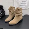 Botas vaqueras retro para mujer, con suela gruesa y tacón robusto, colección otoño/invierno 2026, con diseño tejido y detalles de hebilla, resembling botas de montar