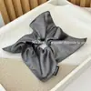 Pañuelo Cuadrado de Tela de Cuero Sintético Estilo Coreano para el Cabello con un Toque de Lujo, Elegante Diadema para Peinados de Moño con Acabado Brillante
