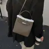 Bolso de Mano de Moda Nuevo Otoño e Invierno 2025 Transfronterizo Bolso de Mano de Nicho de Moda Bolso de Hombro Bolso Cruzado Casual Bolso Cubo
