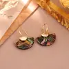 Colar em Forma de Leque de Madrepérola Retro Francês para Mulheres, Luxo Leve, Alto Padrão, Personalizado, Requintado, Moderno e Versátil Corrente para Clavícula