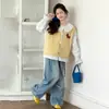 Conjunto de Chaleco y Camisa Súper Elegante Estilo Coreano para Niñas, Atuendo de Primavera 2026 Modelo Nuevo, Conjunto de Tres Piezas de Pantalones Vaqueros de Primavera y Otoño para Niños