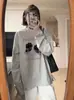 Camiseta Blanca de Manga Larga con Estampado de Huella de Gato Estilo Cartoon High Street Americano para Mujer, Primavera Otoño, Marca de Moda, Ropa para Parejas, Capa Interior de Algodón Puro, Camiseta Base