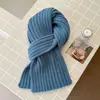 JM ofrece venta al por mayor de fábrica de bufandas de punto a rayas para mujer, perfectas para el invierno. Estas bufandas de estilo coreano son versátiles, están hechas de una mezcla de lana coreana y son gruesas para mayor calidez.