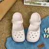Novos Sapatos Vazados Femininos de Verão para Uso Externo Sapatos de Enfermeira para Sala de Operação Sapatos Mary Jane com Biqueira Fechada Sapatos Vazados de Praia
