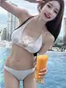 Traje de baño de dos piezas blanco de hombros descubiertos y manga larga para mujer, adelgazante y que oculta el abdomen, conjunto de bikini de tres piezas estilo resort, traje de baño con protección solar