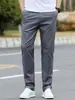 Calça casual masculina de verão, feita de algodão puro, fina e de corte solto, estilo reto, adequada para usar no verão, versátil para primavera e outono, e com um corte slim.