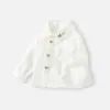 Camisas infantis para primavera e outono para meninos e meninas, roupas de bebê estilosas, designs modernos e únicos, bordado popular de urso de desenho animado estilo coreano em uma camisa branca