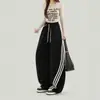 Novedad de Primavera y Otoño: Pantalones de pierna ancha adelgazantes de moda estilo callejero americano, Pantalones deportivos casuales regulares simples de alta costura con tres rayas