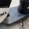Adecuado para Suzuki 24 modelo nuevo UY125/UU/Little Dolphin UE125 alfombrillas para pies accesorios de modificación de pedales de motocicleta