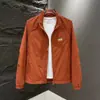 2026 Moderna Casual Ropa de Trabajo Estilo para Ir al Trabajo Versátil Primavera y Otoño Joven Nuevo Patrón Bordado Cuello Alto Manga Larga Chaqueta