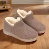 Sapatos de algodão Old Beijing femininos com veludo quente, sapatos de algodão para mães, antiderrapantes, de calçar fácil, botas de algodão para meia-idade e idosos, sola macia, botas de neve femininas