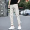 Loja de outlet de comércio exterior calças casuais cropped masculinas primavera-verão para pessoas de baixa estatura, calças retas slim fit ligeiramente afuniladas, calças longas finas, calças masculinas de 9 pontos