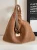 Nova Bolsa de Ombro Niche Outono e Inverno 2026, Bolsa de Lã de Cordeiro, Bolsa Tote Versátil de Grande Capacidade Peluda para o Dia a Dia Feminina