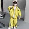 Conjunto de Cortavientos con Correa Ancha para Niños Primavera y Otoño 2026 Nuevo Otoño Elegante Fresco Ropa Deportiva para Bebé Conjunto de Dos Piezas Moderno