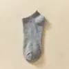 Calcetines Zhuji al por mayor baratos negros, blancos, grises de verano de corte bajo transpirables absorbentes de sudor antiolor unisex calcetines cortos tipo tobillero para barco calcetines de hombre