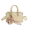 Bolso de Mano con Relieve de Moda, Bolso de Hombro Elegante para el Día a Día, Bolso Cruzado Sencillo, Nuevo Bolso Cuadrado Pequeño Versátil 2026 para Mujer