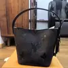 Nueva Serie de Bolsos Cubo Tendencia y Versátiles para Mujer, con Diseños de Monograma y Tricolor